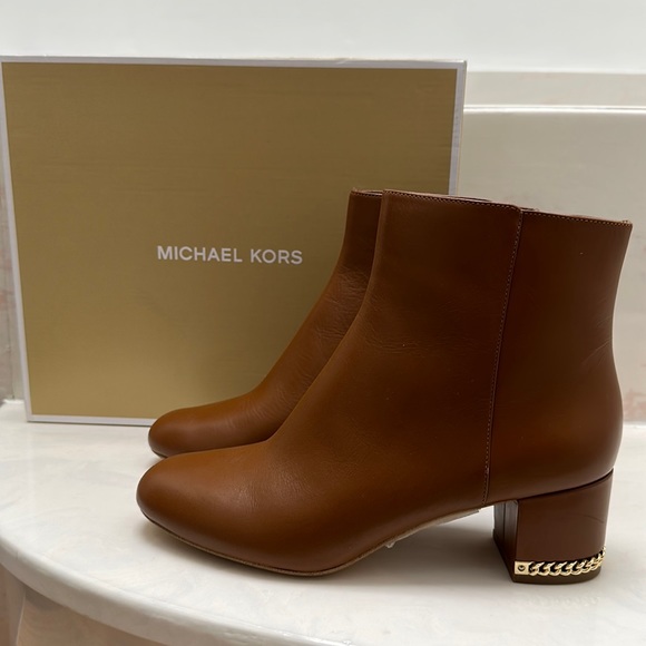 Michael Kors Booties NWT - Picture 2 of 5